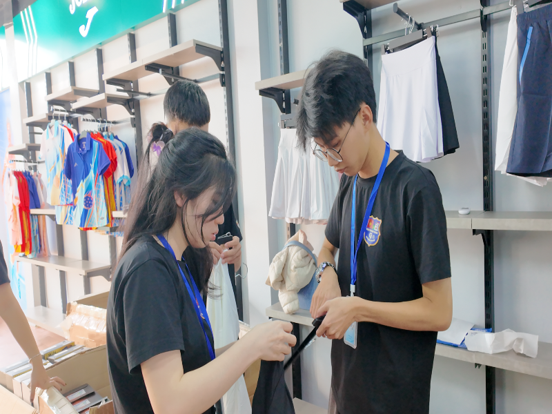 Cửa hàng nhượng quyền đồ thể thao được hỗ trợ toàn diện